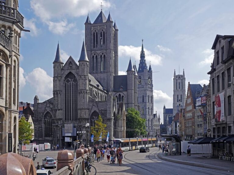 Brussels: Private Stress Free Day Tour to Ghent with a Local