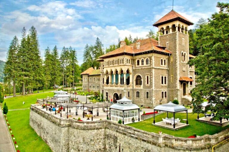 Bucharest: Day Trip 3 Castles Cantacuzino, Peles , Draculas