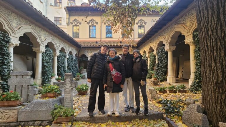 Bucharest: Guided Walking Tour with Romanian Snack