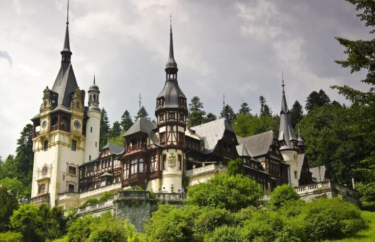 Bucharest: Peles Castle, Bran Castle & Braov Day Tour