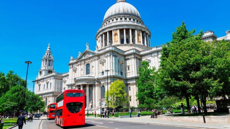 Buckingham Palace & Crown Jewels of London Tour