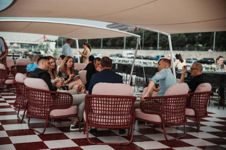Budapest: BBQ Dinner Cruise w/ Live Music & Unlimited Drinks