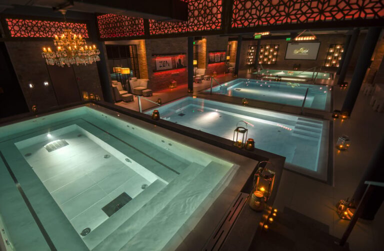 Budapest: Couple Holistic Swedish Massage with Jacuzzi Time