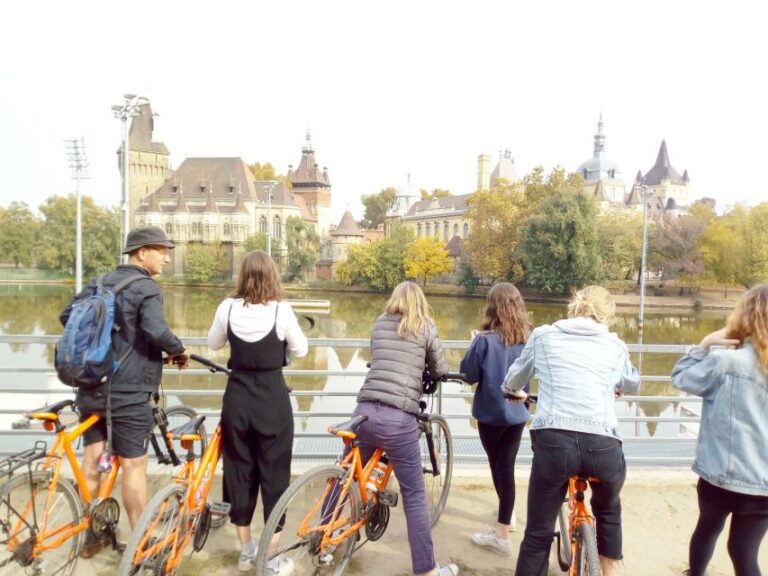 Budapest: Historic Downtown Bicycle Ride with Scenic Views