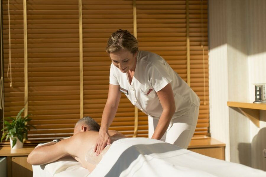 Budapest: Margaret Island Day Spa Entry Ticket - Location and Accessibility
