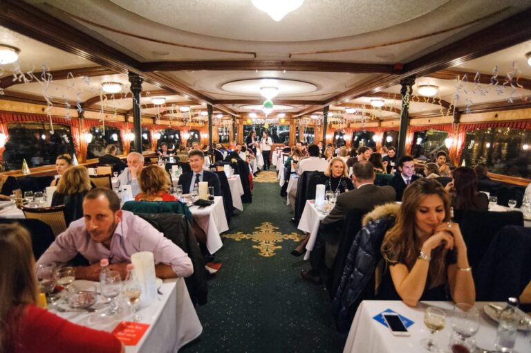 Budapest: New Year’s Eve Party Cruise with Food & Live Show
