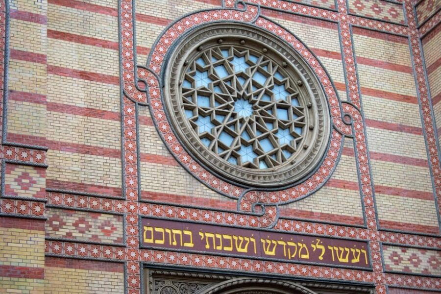 Budapest Old Jewish Quarter History Private Walking Tour - Why Choose the Budapest Old Jewish Quarter Tour?