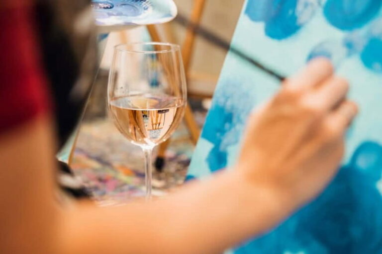 Budapest: Paint and sip experience