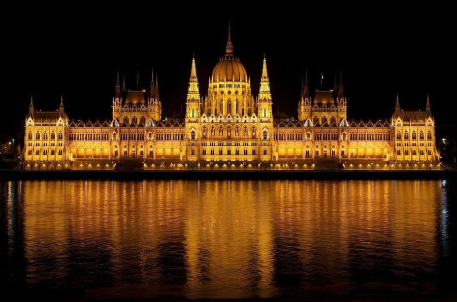 Budapest: Private Night Tour with a Local - Introduction to the Budapest Night Tour