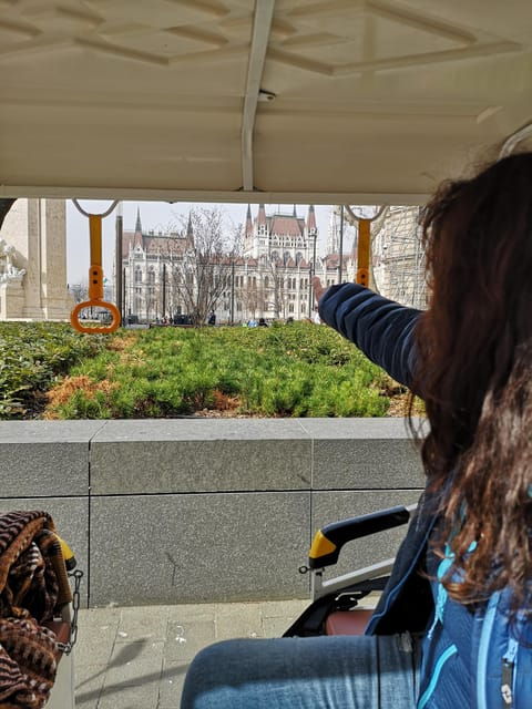 Budapest: Sightseeing Tour by Electric Tuktuk