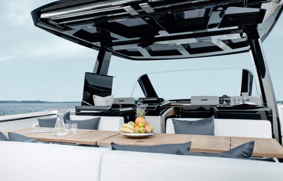Caldera Private Cruise with Luxury Fjord 52 Motor Yacht - The Yacht: Fjord 52 Open — Modern Elegance on the Water