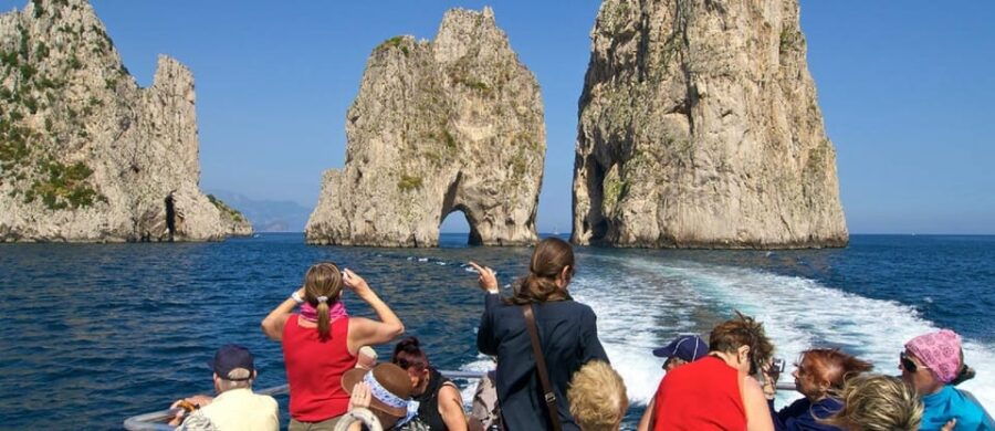 Capri boat experience from Naples - Discovering the Coastline of Capri