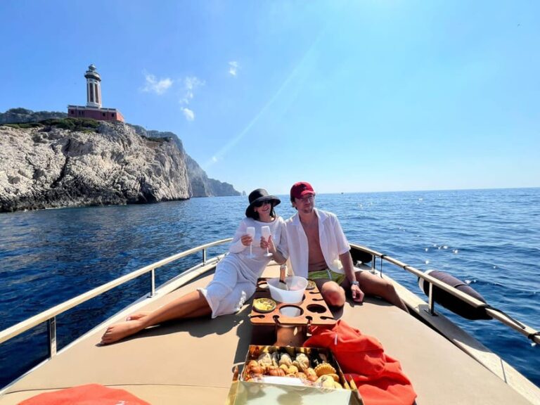 Capri: Secret Corners Boat Tour with Local Skipper