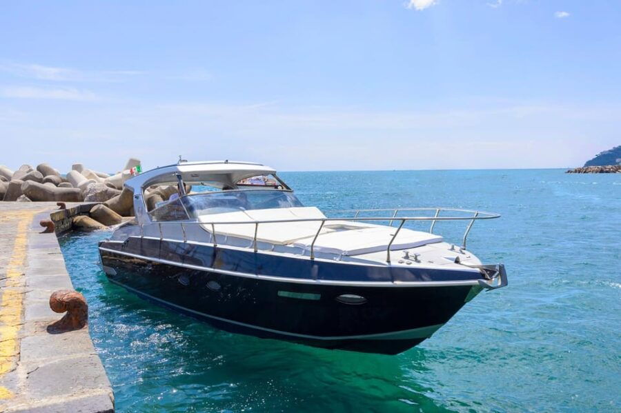 Capri tour by luxury motoryacht from Amalfi or Maiori - Cruising Along the Amalfi Coast