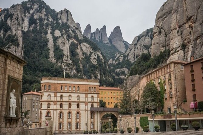 Catalonia Private Tour with Medieval Towns and Montserrat with Transport