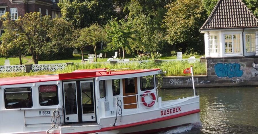 Celebs, Waterfronts and Nature Cycle Tour - Introduction to Hamburg’s Waterfronts and Cityscape on Two Wheels