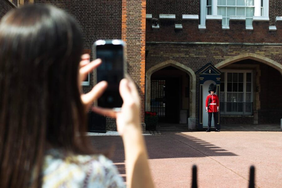Changing of the Guard & Royal Food Tour with 10+ Tastings - Who Will Love This Tour?