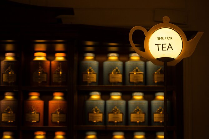 Changing of the Guard & Royal Food Tour with 10+ Tastings