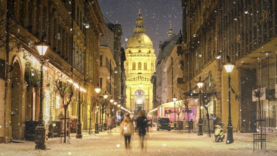 Christmas in Budapest: St. Stephen Basilica & Downtown - Exploring the Budapest Christmas Experience