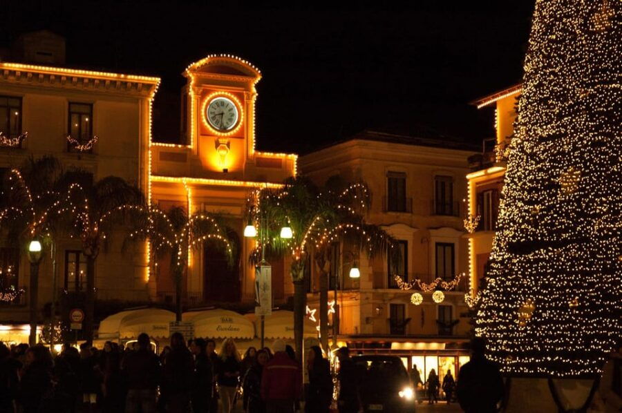 Christmas tour: from the nativity scenes of San Gregorio Armeno to the lights of Sorrento - A detailed look at the experience