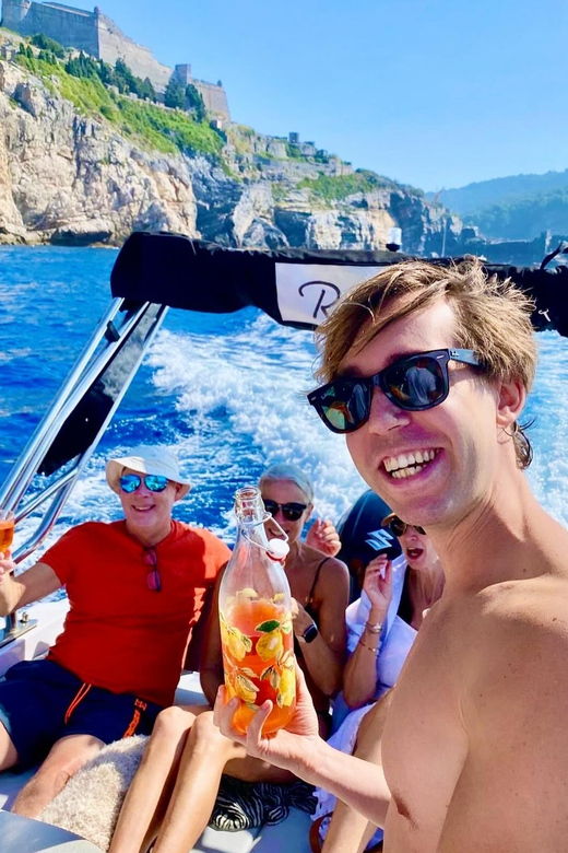 Cinque Terre Giro in Barca 4/8 ore con cibo e bevande