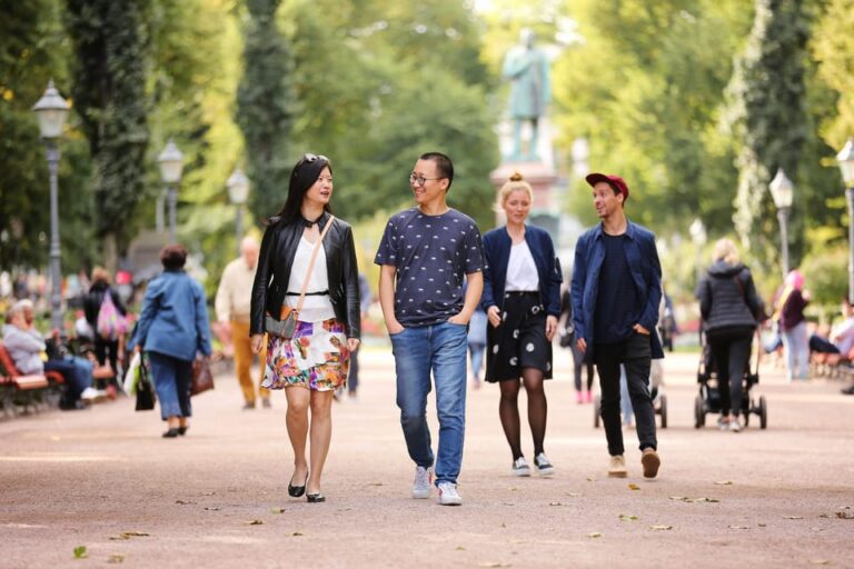 CITY Tour with Food Tasting in Helsinki