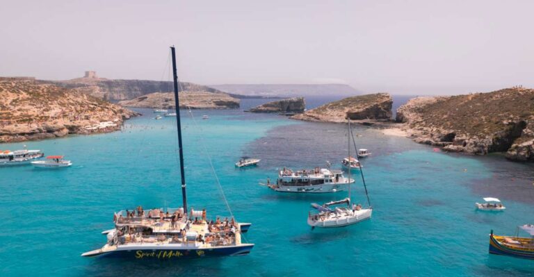 Comino: Blue Lagoon Catamaran Cruise with Lunch and Open Bar