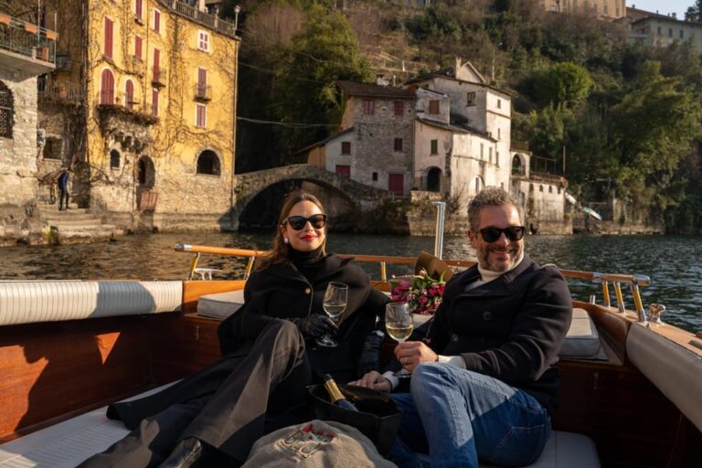 Como: Private Classic Wooden Boat Tour with Prosecco