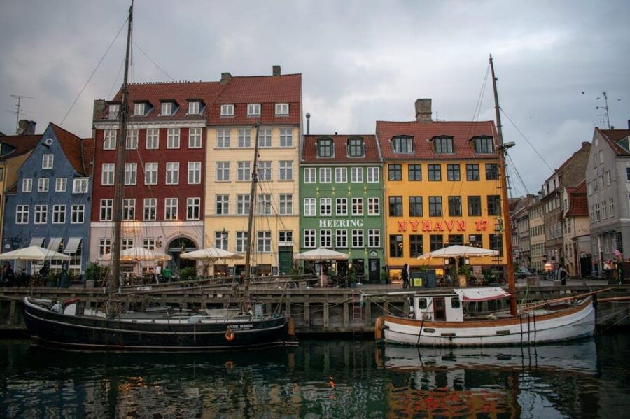 Copenhagen: Guided Walking Tour in French - Detailed Breakdown of the Itinerary