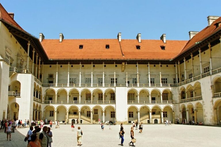 Cracow: Wawel Castle & Cathedral, Rynek Underground & Lunch