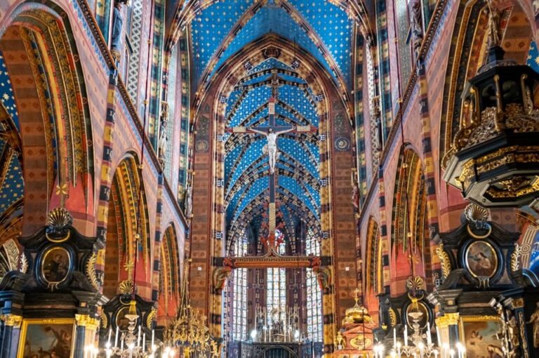Cracow’s Old Town sightseeing & St. Mary’s Basilica Visit