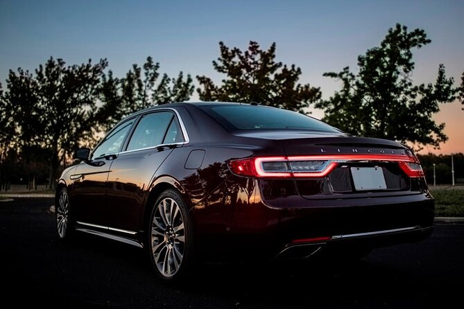Curbside Sedan Transportation from O’Hare or Midway Airport to Downtown Chicago