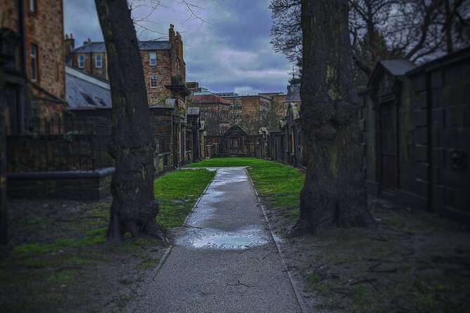 Dark History and Ghost Tour of Edinburgh - Exploring the Itinerary in Detail