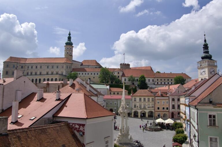 Daytrip from Prague – Mikulov with a stop at Lednice chateau