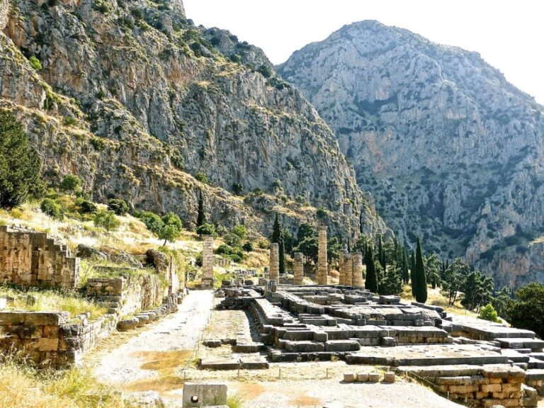 Delphi Skip-The-Line Private Tour – Expert Guide & Admission