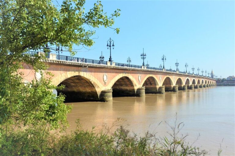 Discover Bordeaux: English Guide to the City Walking Tour.