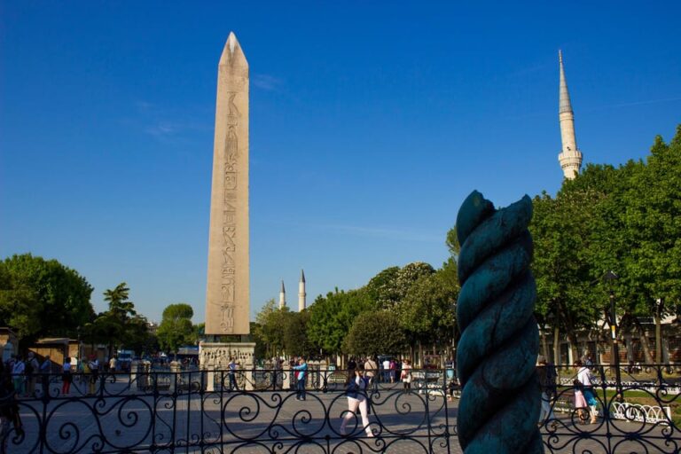 Discover Istanbul: Blue Mosque, Chora Church & Balat Tour