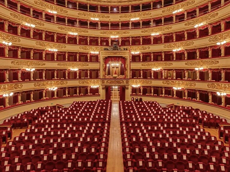 Discover La Scala’s Legendary Stage & Stunning Foyer
