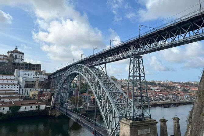 Discover Porto with an Official Guide: A Tour of Iconic Landmarks