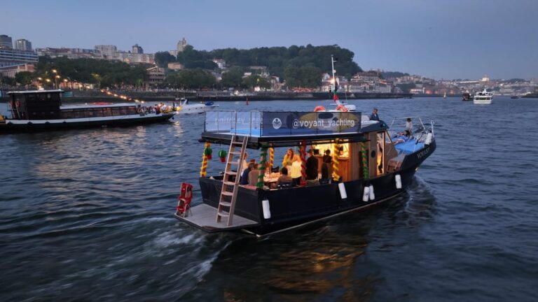Douro River: 2-Hour Glimpse Cruise on a Classic Boat