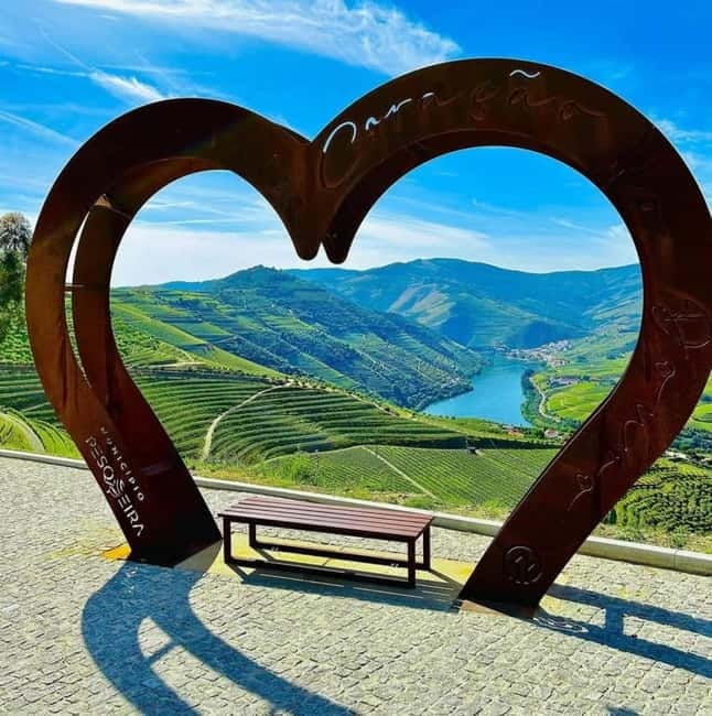 DOURO VALLEY: Premium Wine Tour, Winery Lunch & Private Boat