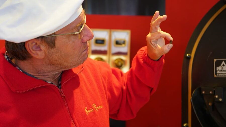 Dresden: Guided Bus Tour to Stollen Bakery with Tasting - Good To Know