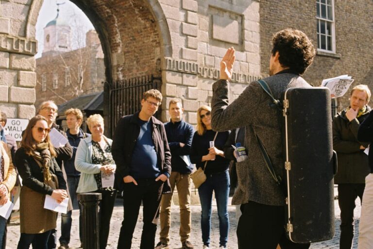 Dublin: Irish Music Walking Tour with Live Performance