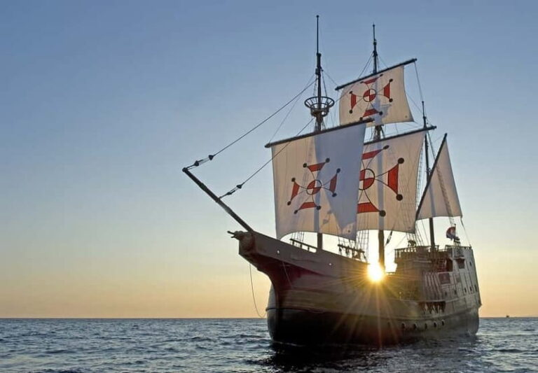 Dubrovnik: Panoramic Sunset Cruise on Karaka Ship