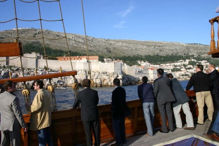 Dubrovnik walking tour and cruise on Karaka ship