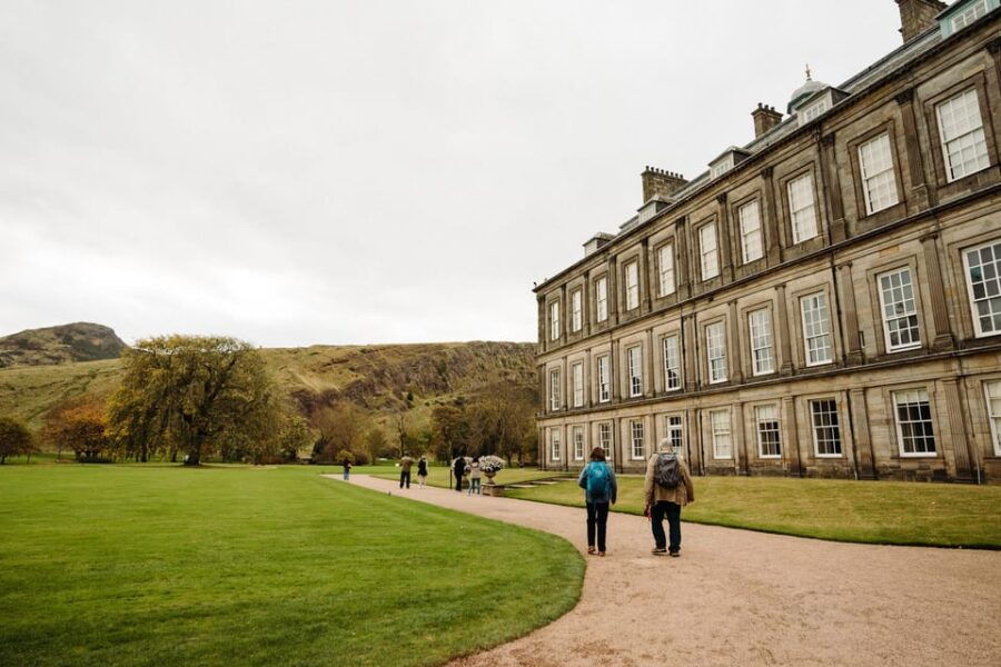 Edinburgh: Castle, Holyrood & Royal Mile Guided Tour - An In-Depth Look at the Edinburgh Royal Tour