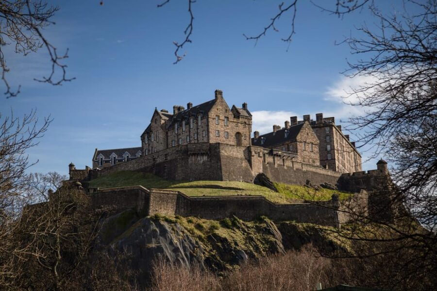 Edinburgh Castle & Royal Mile Walking Tour - Ticket Included - An In-Depth Look at the Edinburgh Castle & Royal Mile Walking Tour