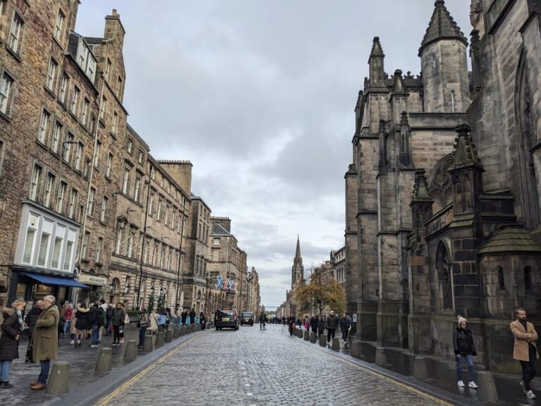 Edinburgh Express: walking tour in French