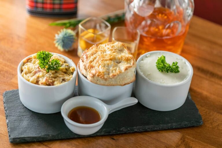 Edinburgh: Guided Whisky Tour with Scottish Roll and Sausage