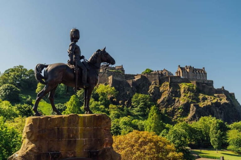 Edinburgh: Hop-On, Hop-Off Bus Tour City & Britannia Combo